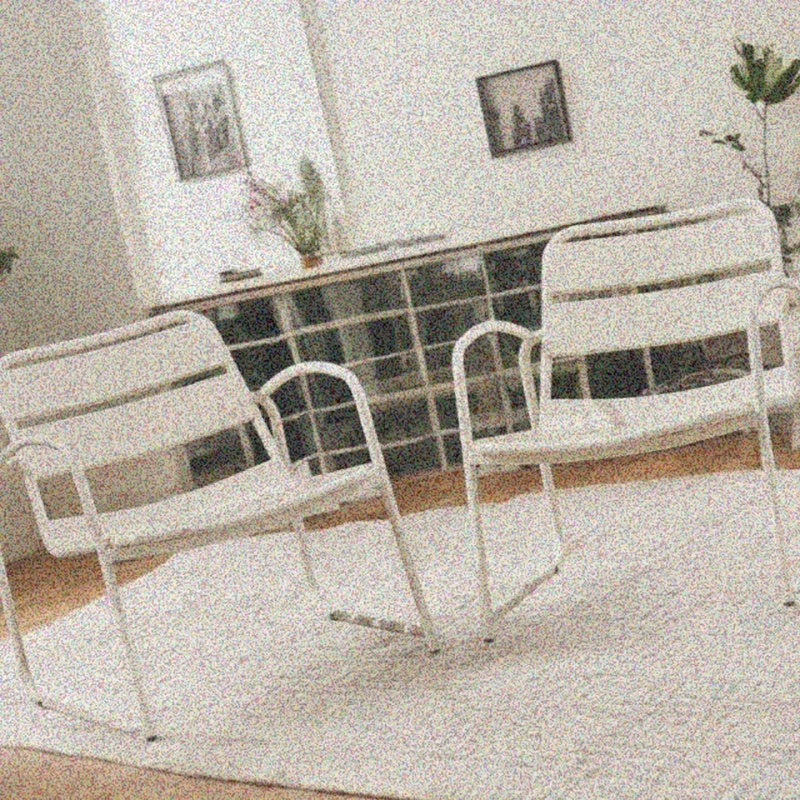 Comfortable Lounge Chair for Indoor & Outdoor Use, Durable & Stylish, Ideal for Relaxing